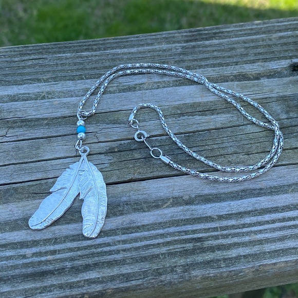 Feather Necklace silver tone turquoise bead NPRA 18” chain - Picture 8 of 11